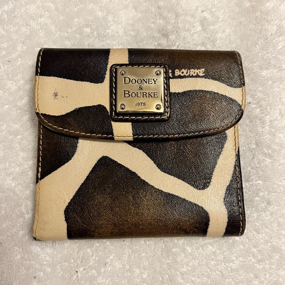 Giraffe print Dooney and Bourke wallet